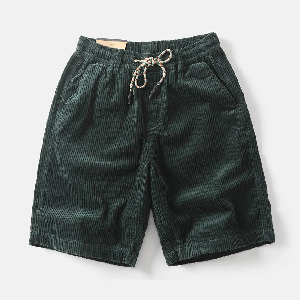 Men's retro-style cargo shorts in straight-leg fit with polyester fabric