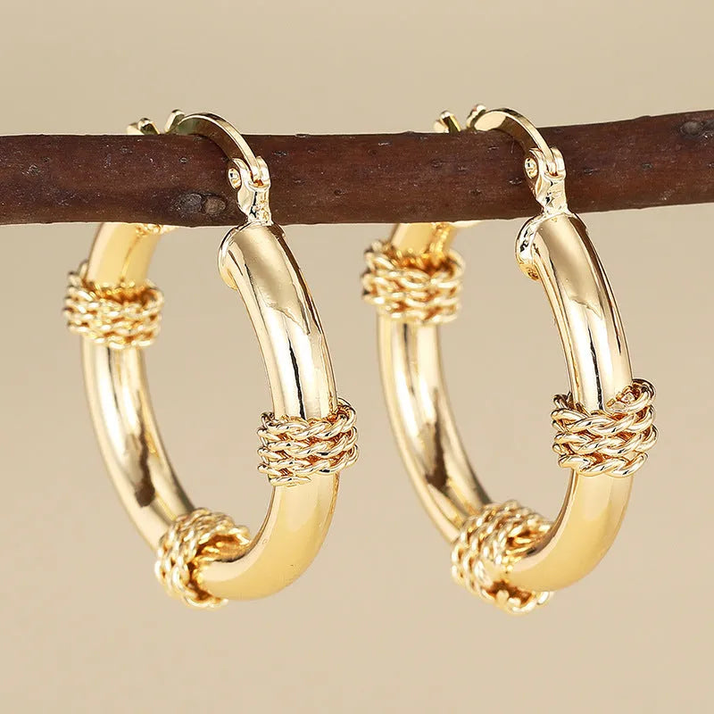Geometric copper women's earrings with ring and line elements in golden colour