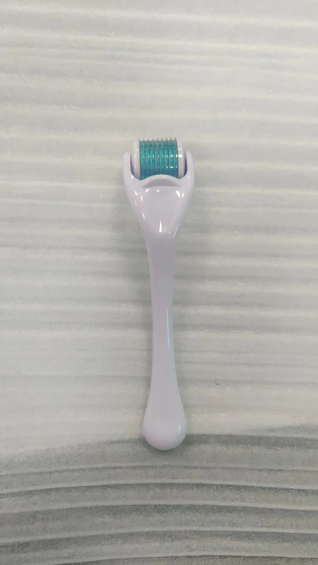 Professional mechanical micro needle derma roller showing colour variations and needle specifications
