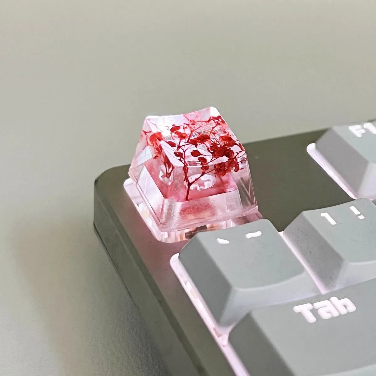 Transparent resin keycap with starry sky pattern for mechanical keyboards in green colour