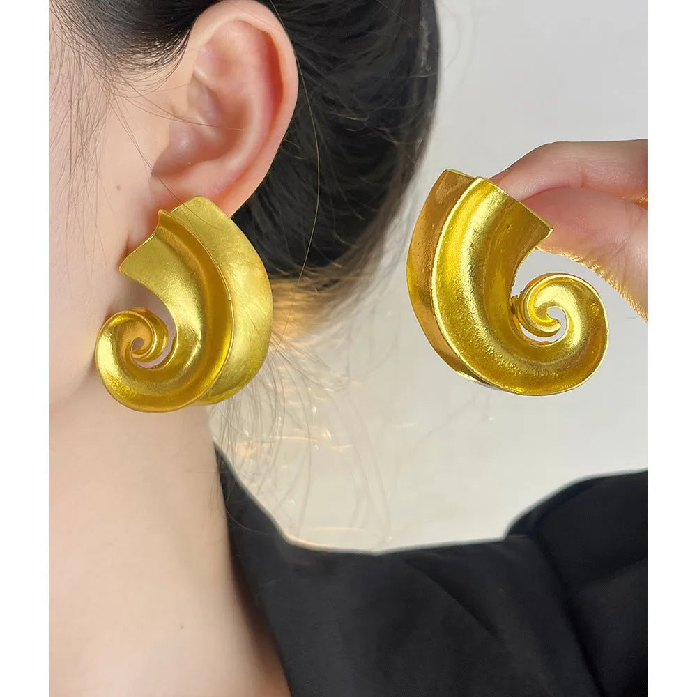 Geometric alloy ear studs with gold or silver electroplated finish, measuring 5cm with retro design