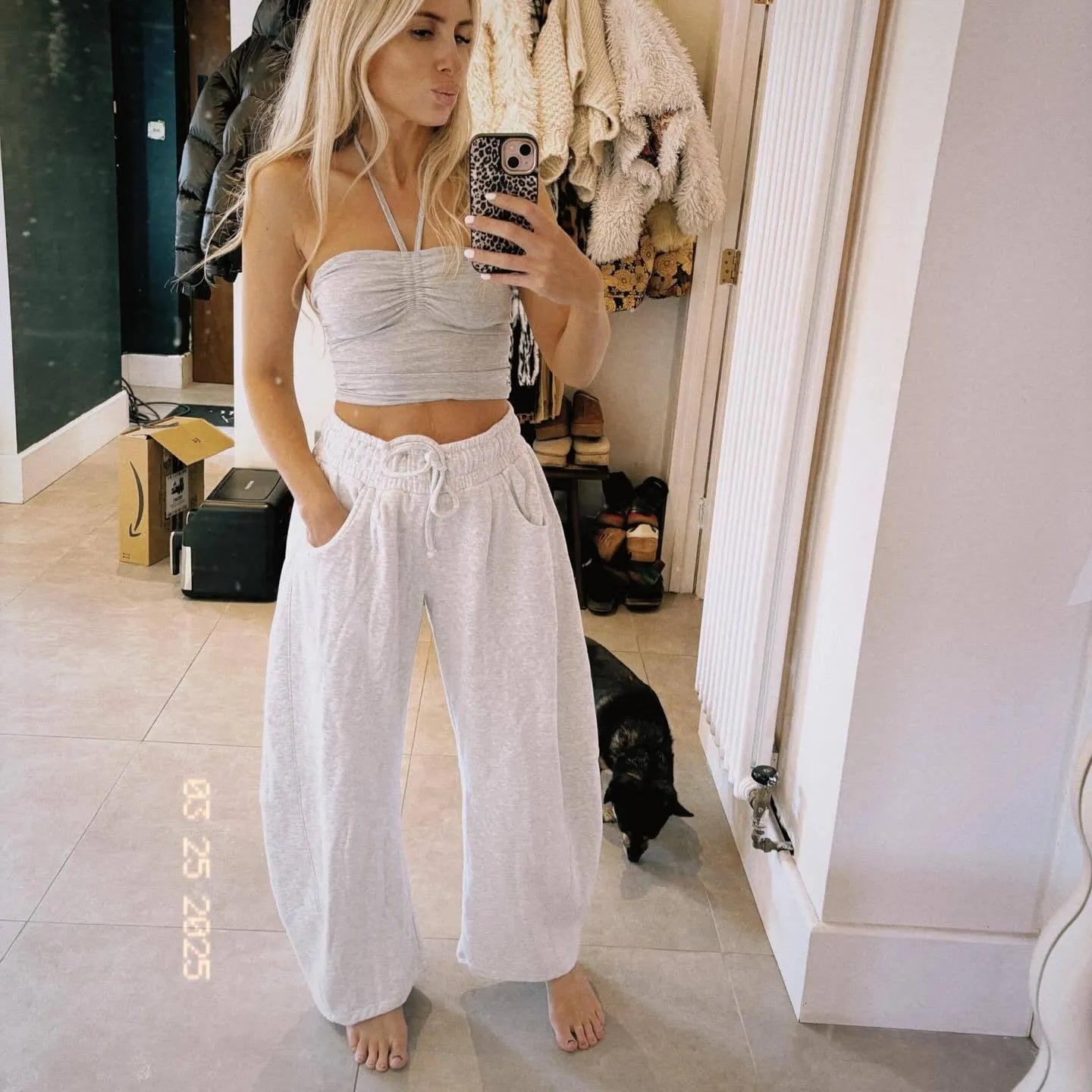 Women's loose cropped sweatpants with drawstring elastic waist and side pockets in street fashion style