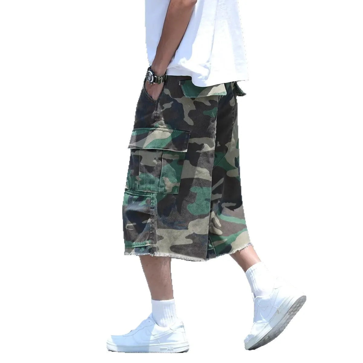 American retro camouflage workwear shorts in loose fit with cropped length
