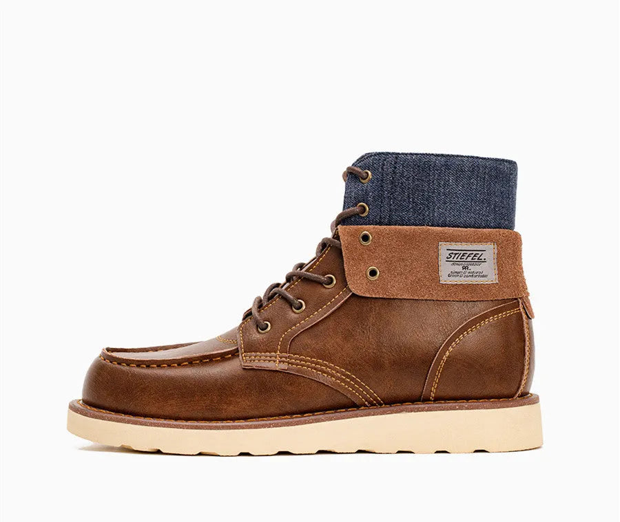 Men's lapel vintage work boots in honey wax colour, lace-up style with rubber sole