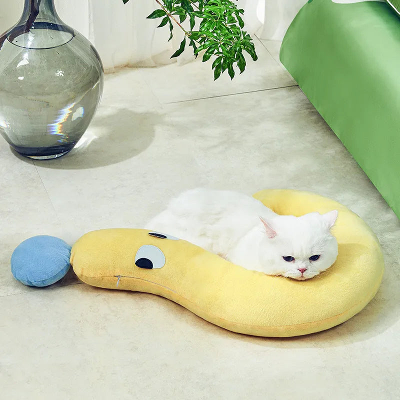 Blue pet sleeping pad measuring 62x39cm for cats and dogs