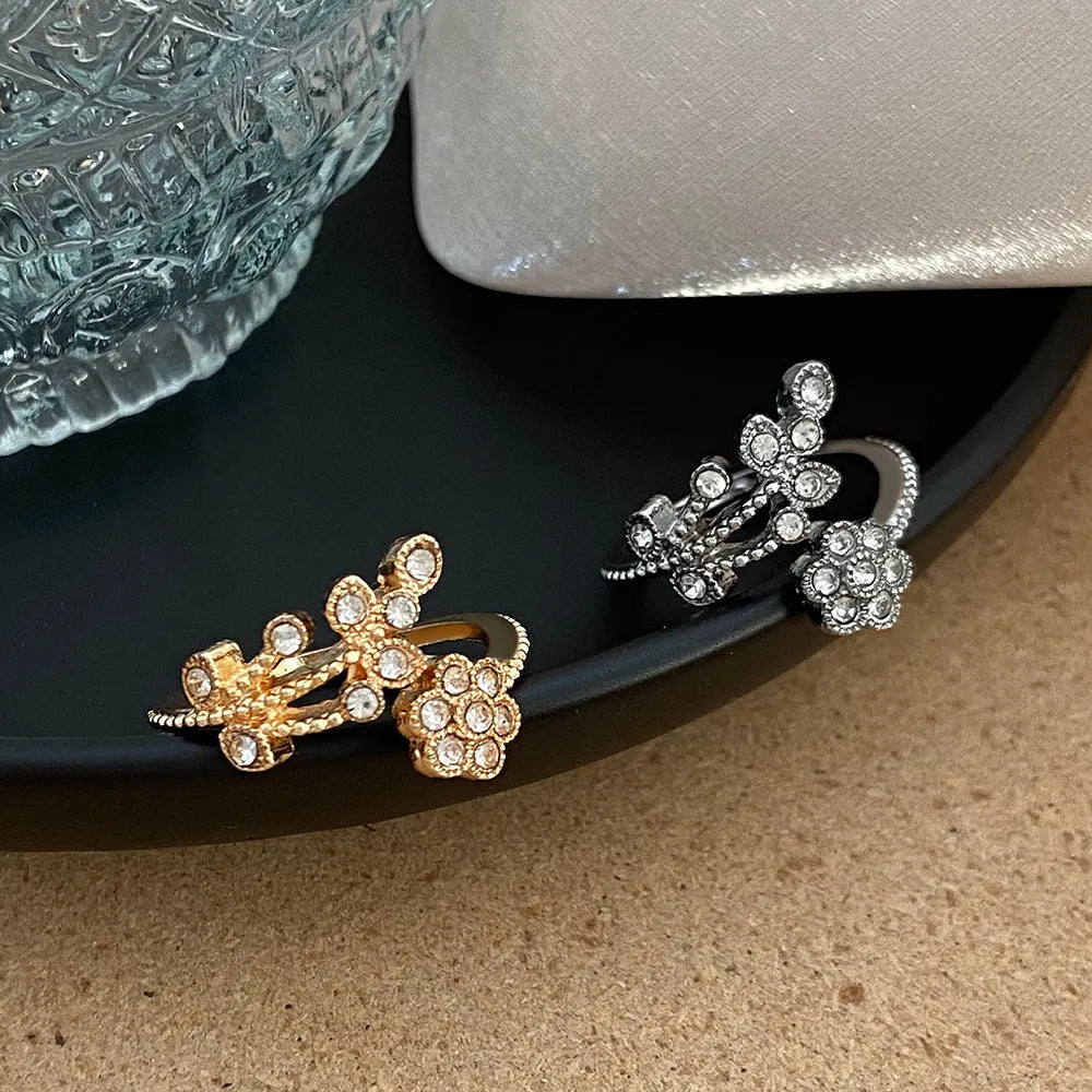 Women's open ring with diamond flower and leaf design in gold or white colour on copper material