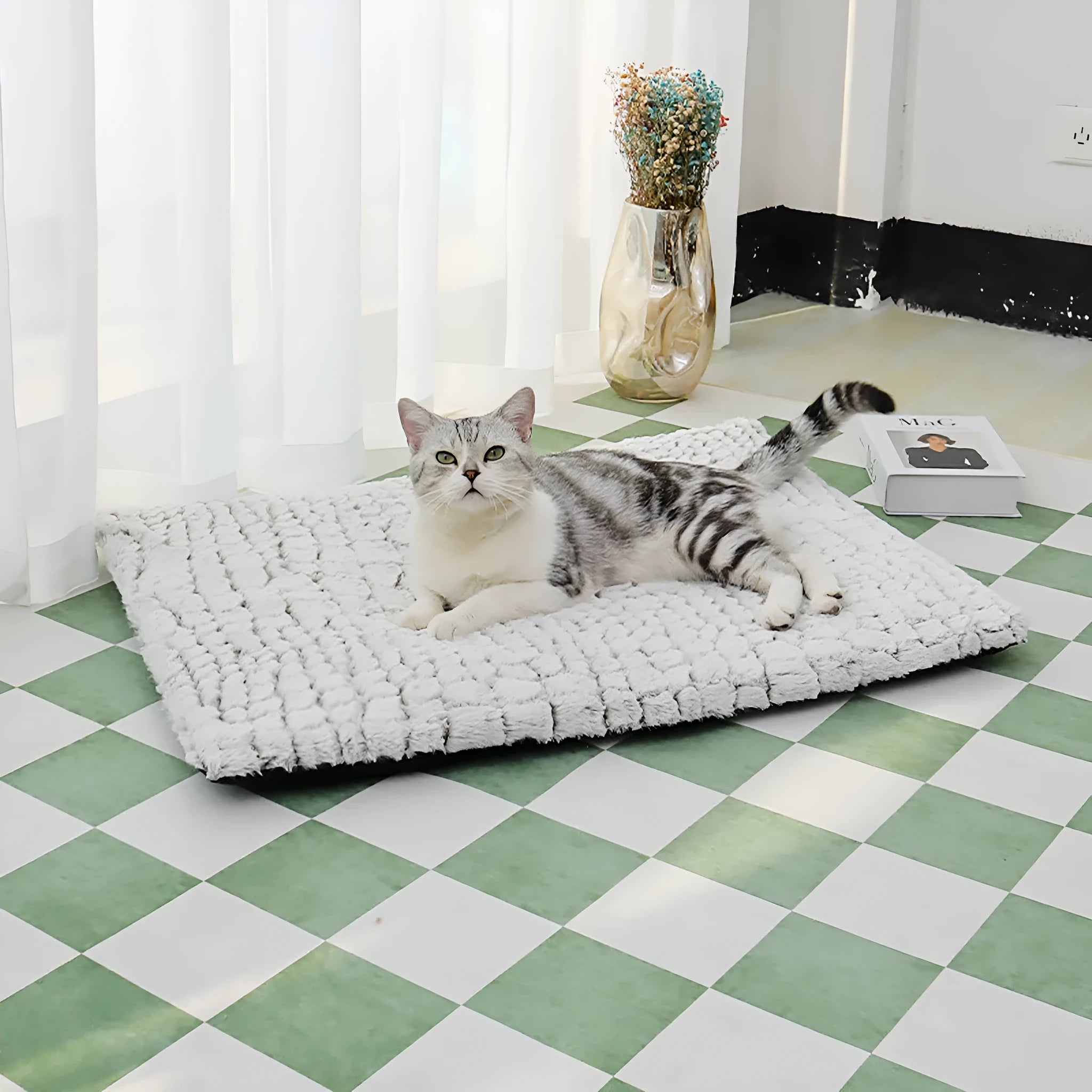 Warm cloth pet pad for dogs and cats in 50x40cm or 70x48cm sizes