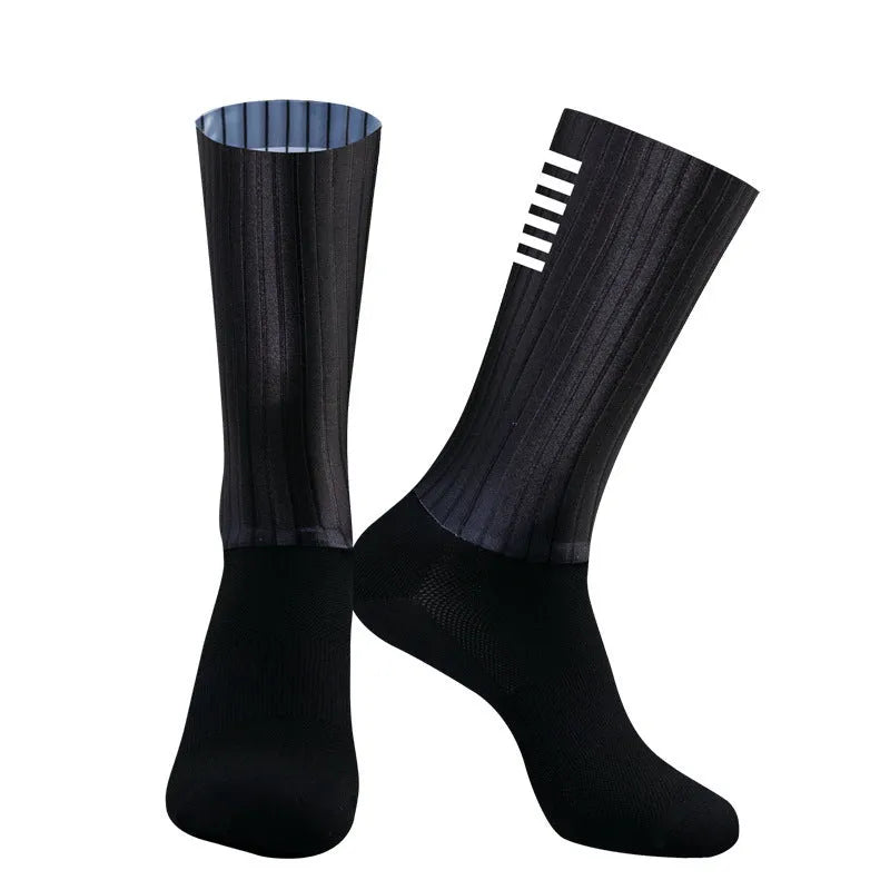Breathable athletic socks for cycling and running in six colour options