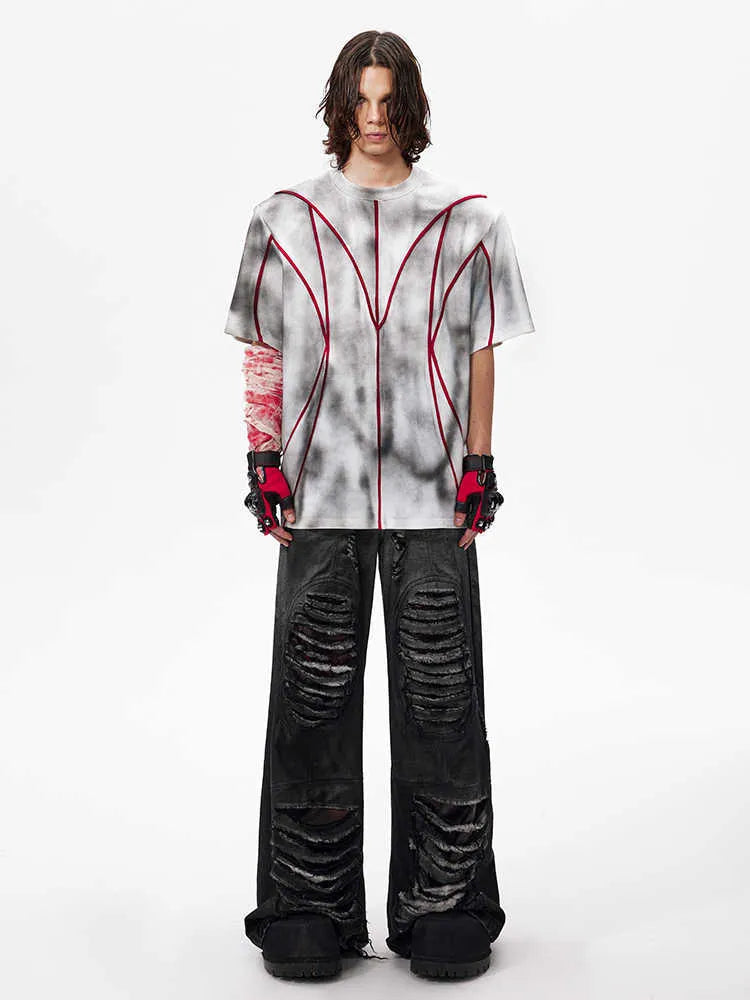 Padded shoulder short sleeve T-shirt with three-dimensional line patchwork on a round neck.