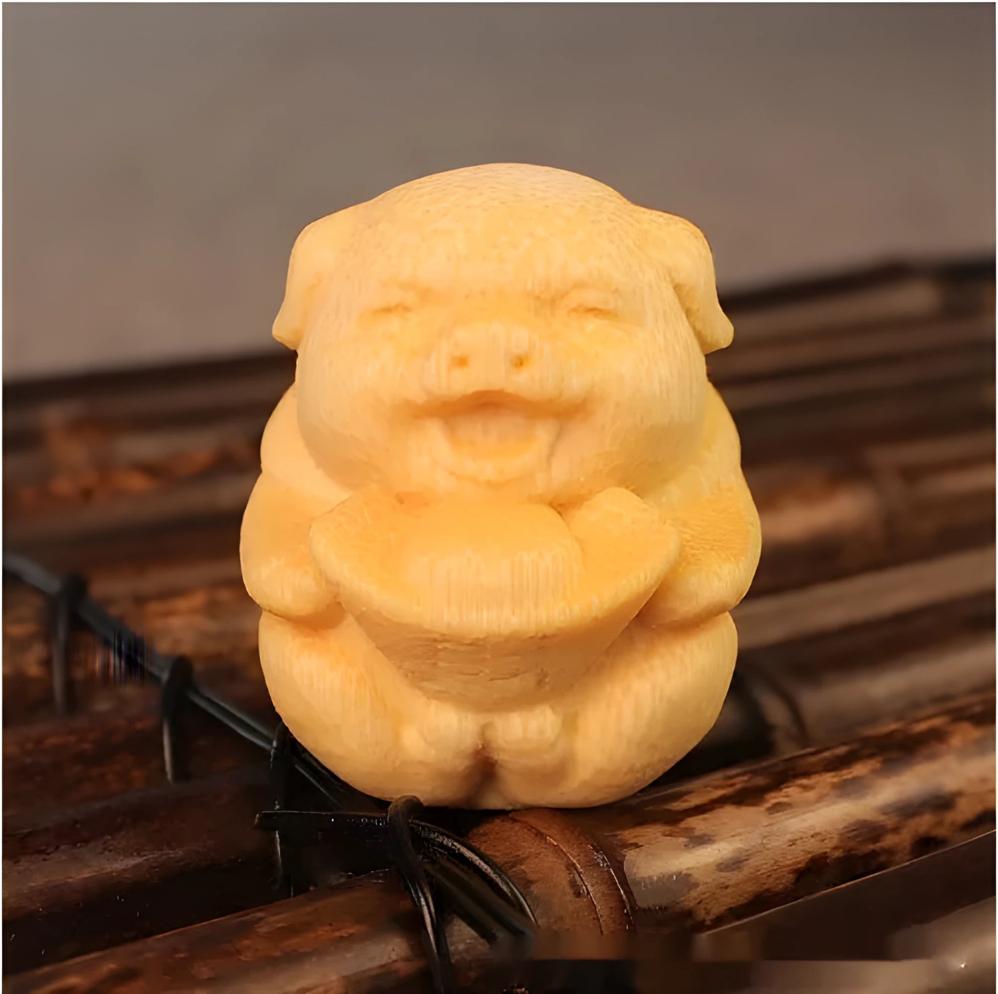 Bamboo pig carving ornament with ingot shape measuring 4cm height and 3.5cm diameter