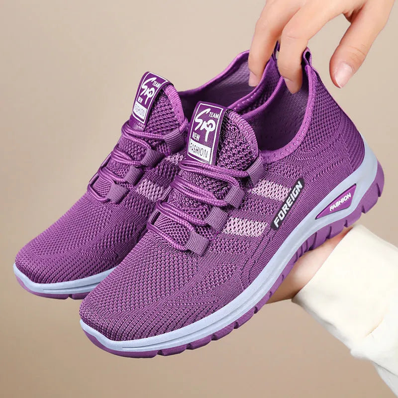 Casual shoes with breathable mesh upper and PVC sole in flat low-top design