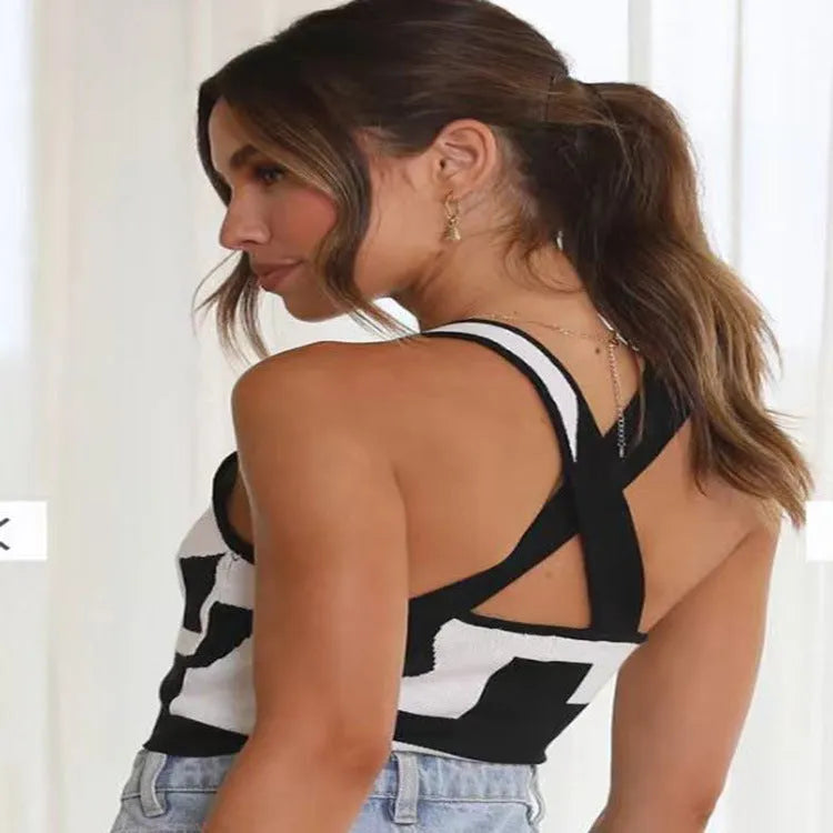 Women's U-collar camisole top with contrast hem in slim fit street fashion style