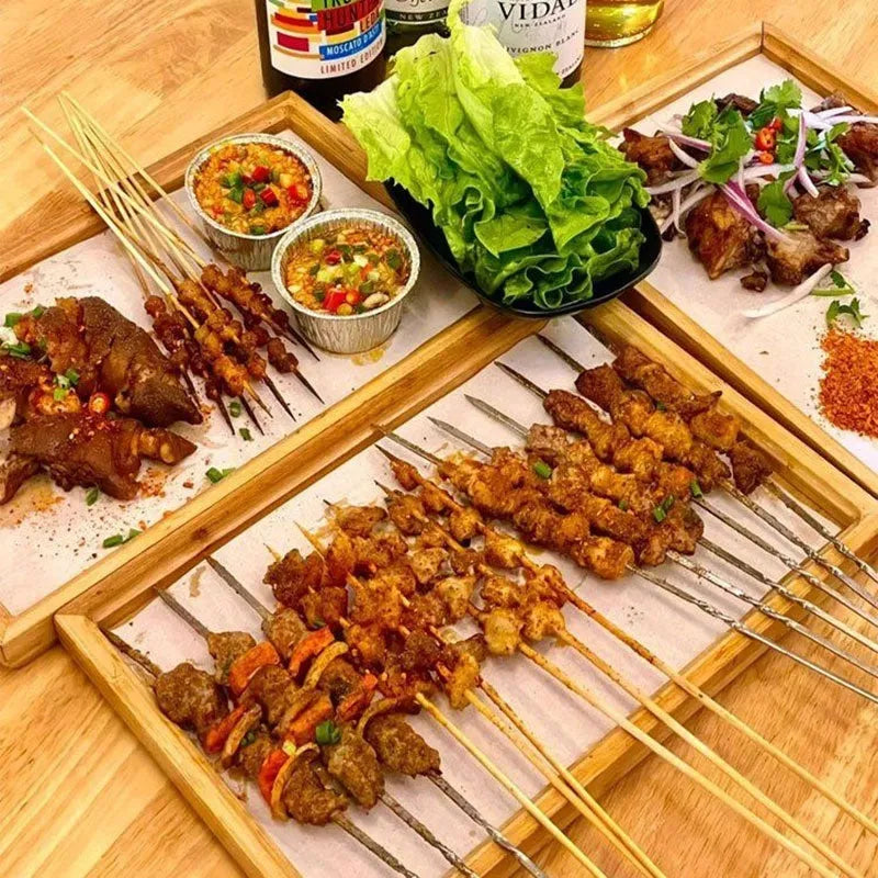 Square bamboo serving tray with brown handle for barbecue shops and catering