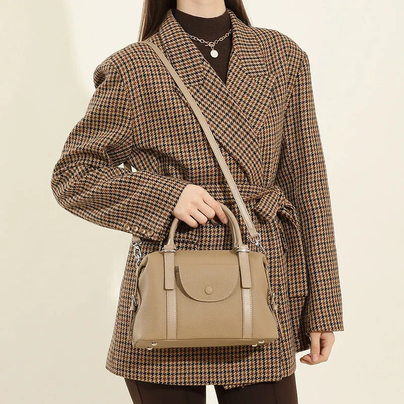 Genuine leather street trend handbag with lock detail and contrast stitching in 27x12x20 cm size