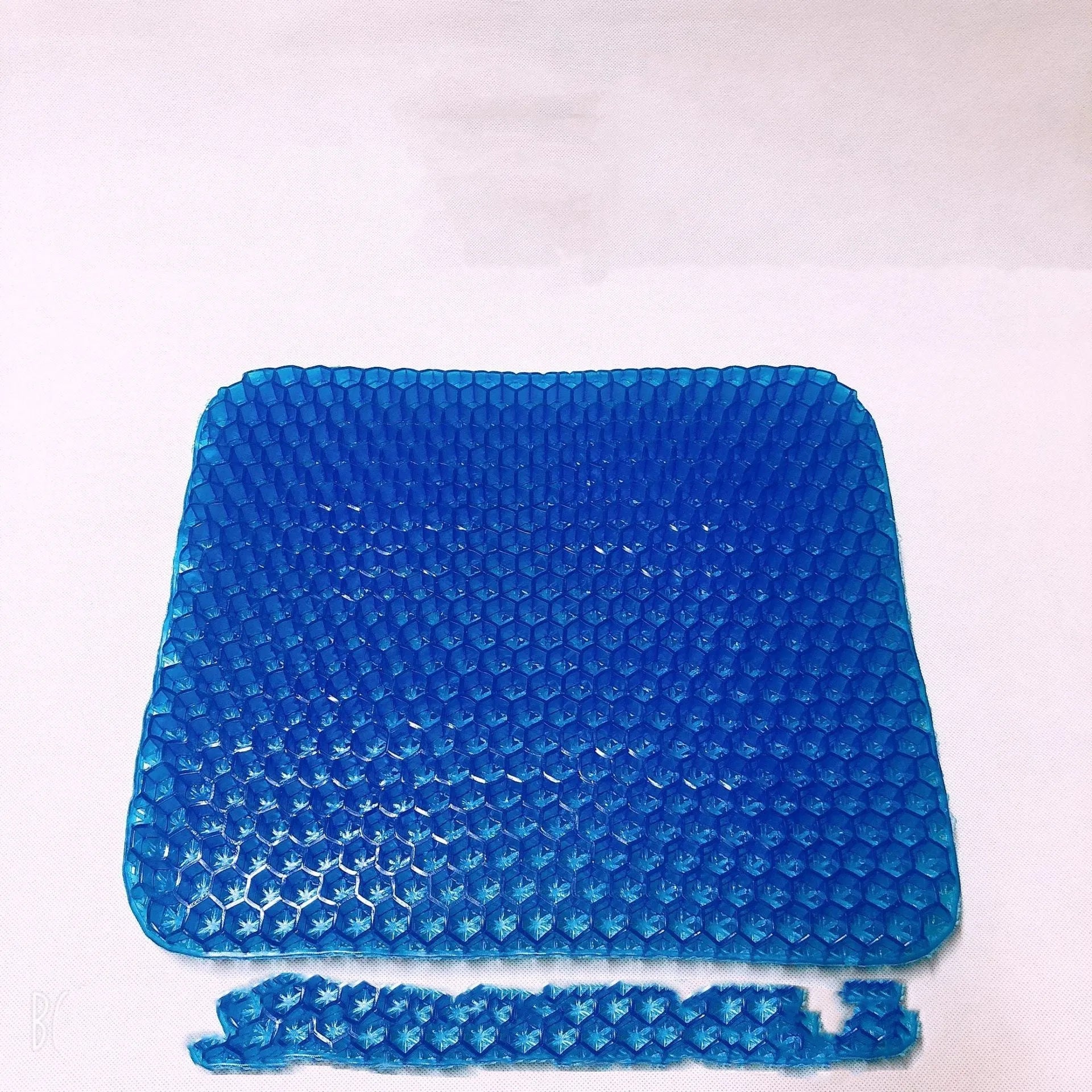 Square honeycomb-patterned gel seat cushion with a removable cover for pressure relief
