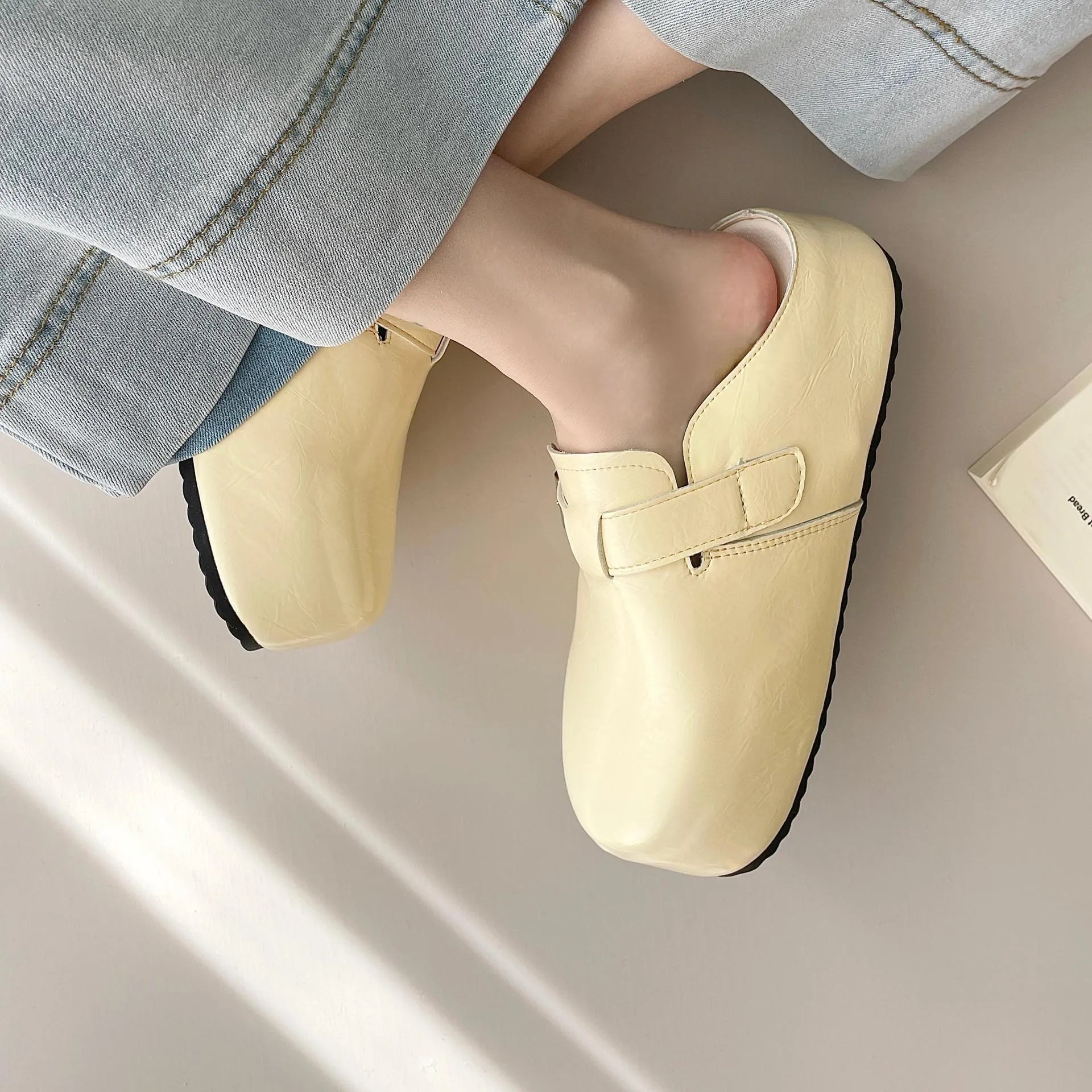 Flat buckle casual sneakers in yellow with round toe design for student commuting wear