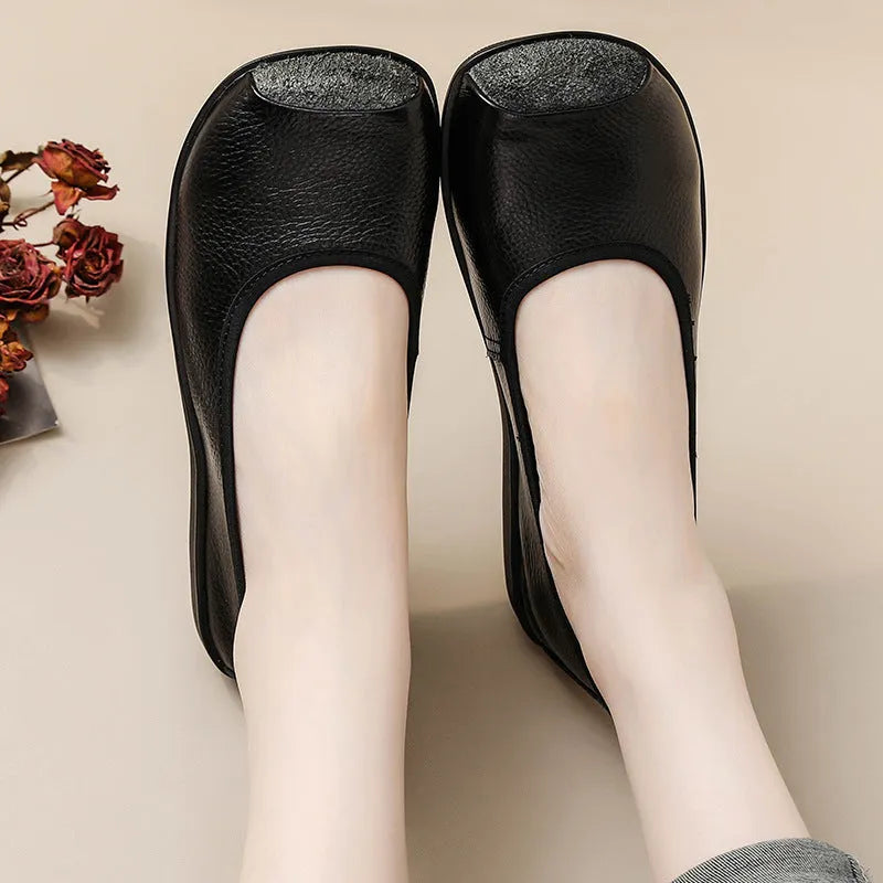 Women's first layer cow leather flat heel pumps in solid colour with rubber sole