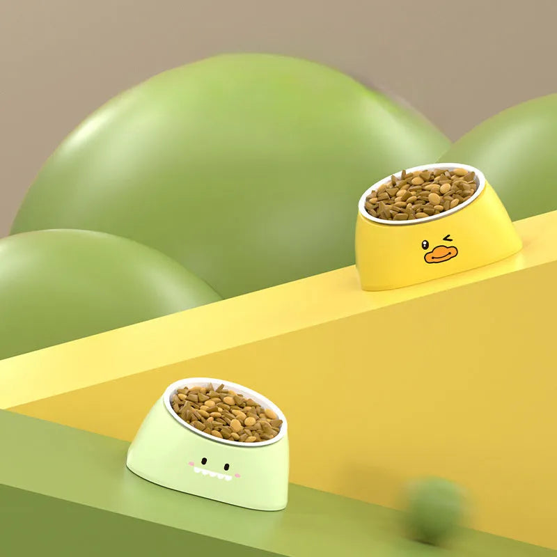 15-degree tilted stainless steel cat bowl with green PP base for cervical support during pet feeding