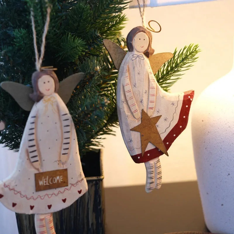 Hand-made carved and painted wooden door pendant with American country style design.