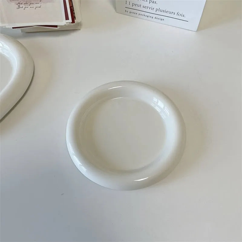 White porcelain plate with bear or round doodle design in 15cm or 20cm size, ins style.