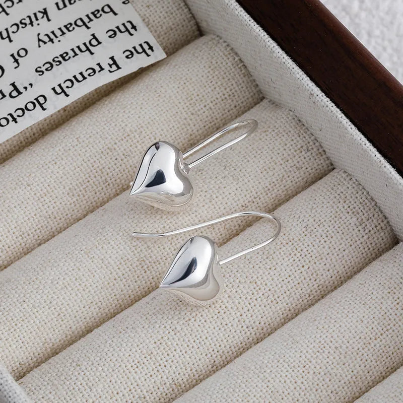 Silver-coloured heart-shaped earrings with three-dimensional design and glossy Korean style