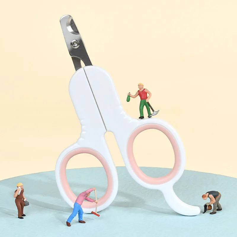 Professional pet nail clippers with curved stainless steel blades and ergonomic rubber handle for grooming cats and small dogs