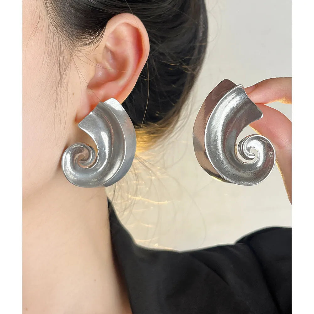 Geometric alloy ear studs with gold or silver electroplated finish, measuring 5cm with retro design