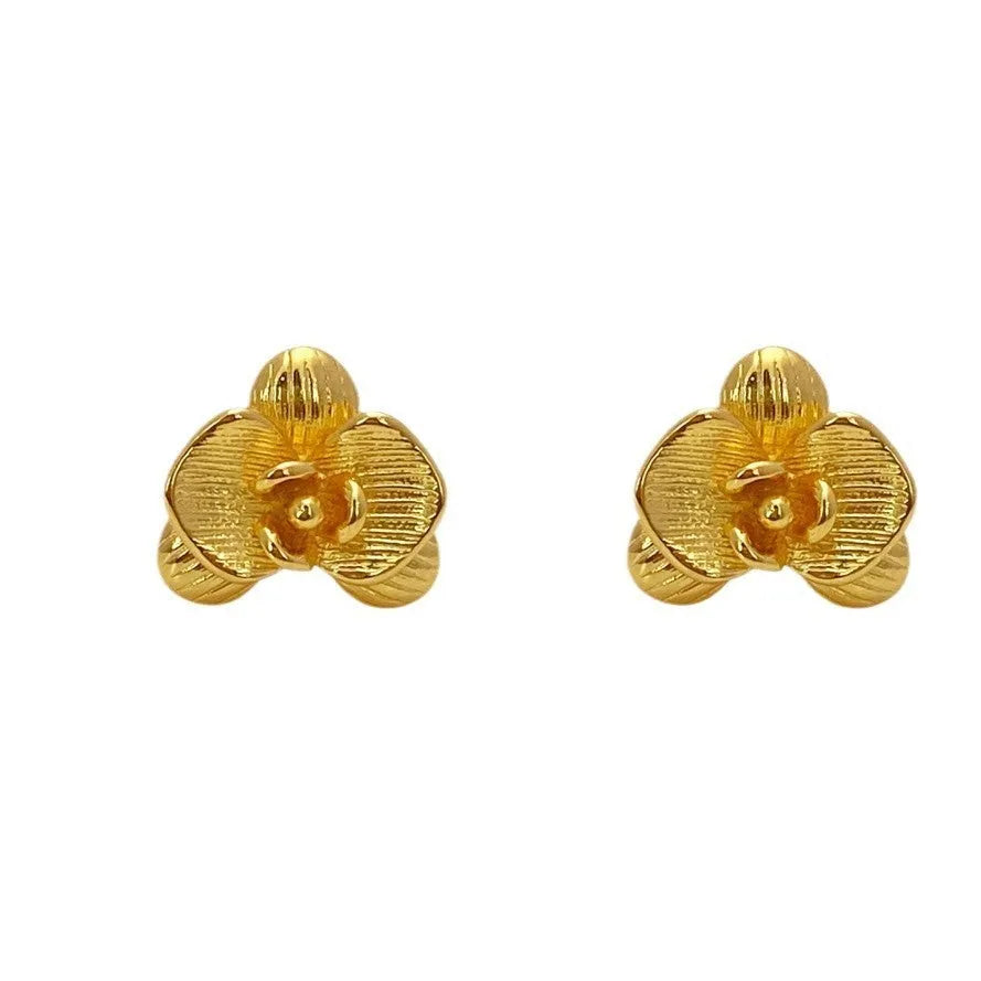 Retro flower earrings for women in gold or silver electroplated finish with petal design