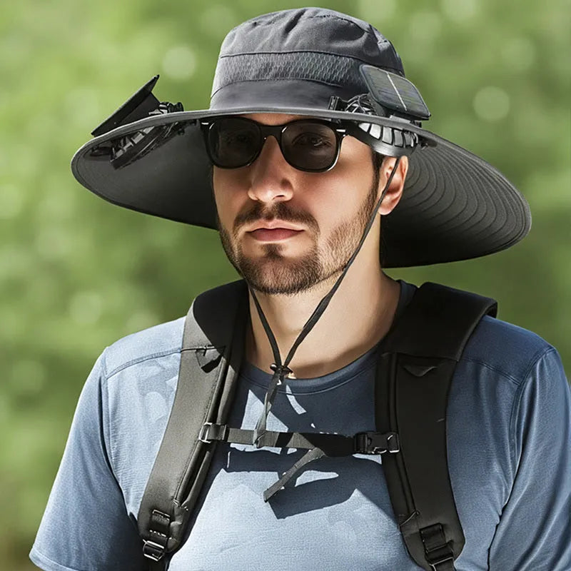 Men's solar-powered fan hat in beige colour with integrated fan for outdoor fishing.