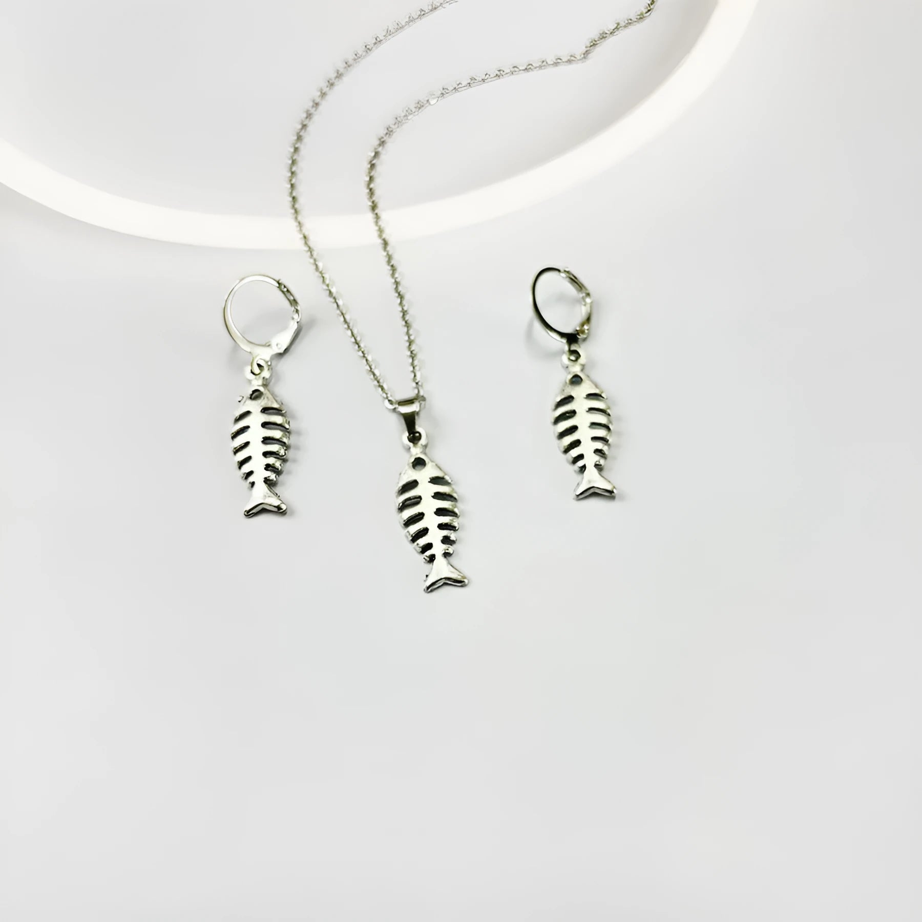 Retro fishbone motif pendant necklace with matching earrings set on O-shaped chain