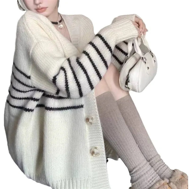 Women's collar button cardigan with 3D pattern in autumn style