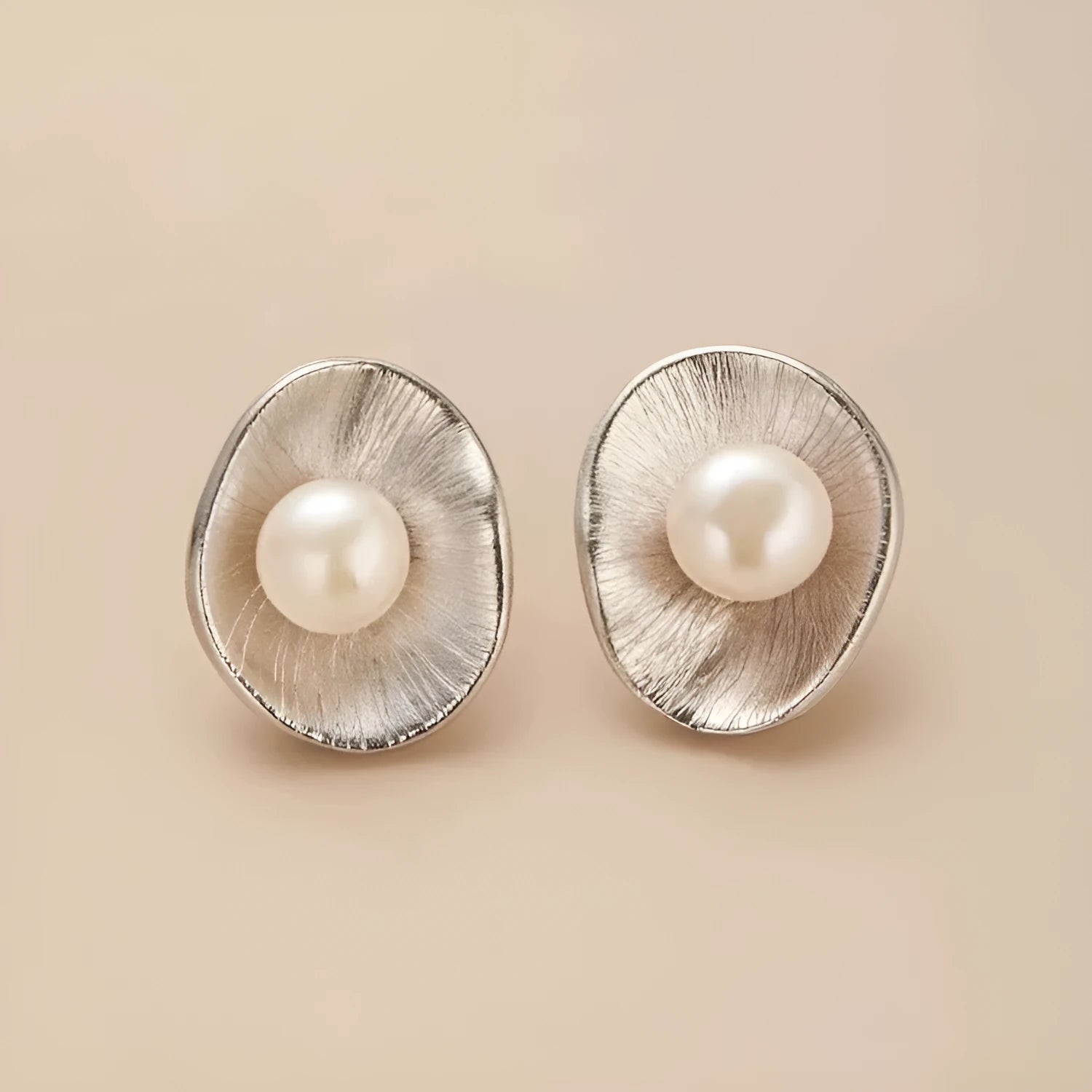 Gold-coloured geometric sterling silver earrings with 14mm white cultured pearl drop accents