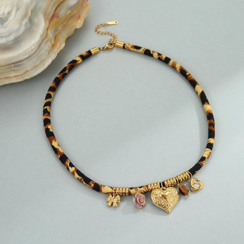 Geometric leopard pendant stainless steel necklace with 41-50 cm chain and electroplated 18K gold finish