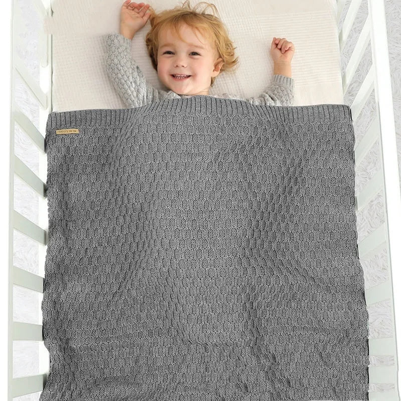 Solid colour infant hug blanket with textured lines, shown in a 70×90cm size