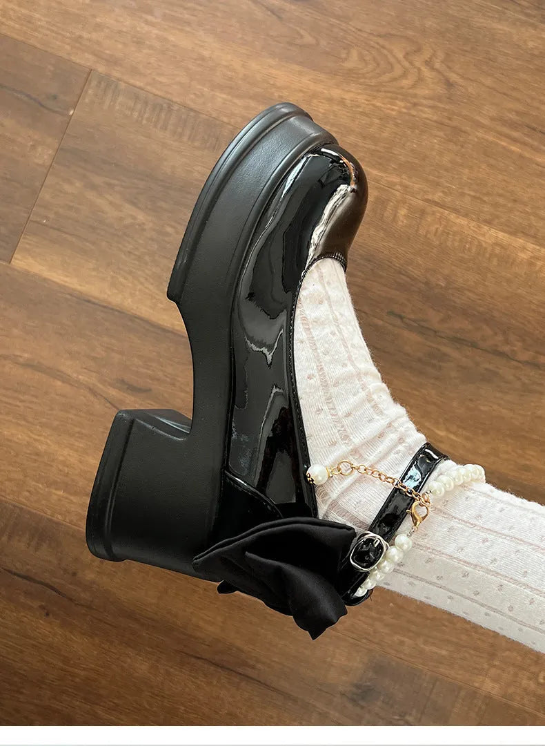 Women's black Mary Jane pumps with 6cm chunky heel and round toe design